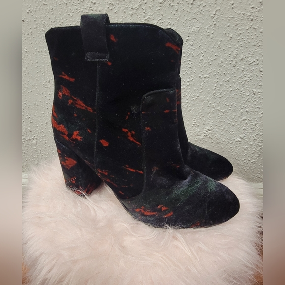 ❤🩷Bruno Premi Anthropologie - Velvet Black with Red & Green Heeled Boots❤🩷 - Picture 4 of 14